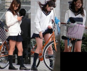 自転車に乗った女子高生の見えるか見えないパンチラ盗撮画像　part2